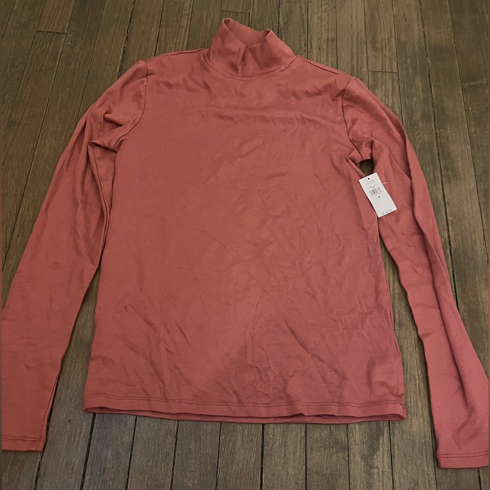 NWT Gap Modern Fit Turtleneck!